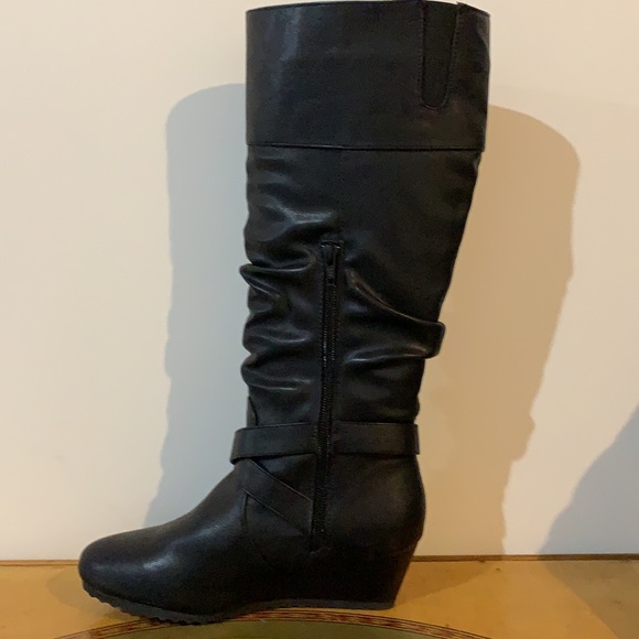 Black Boots - Picture 4 of 9